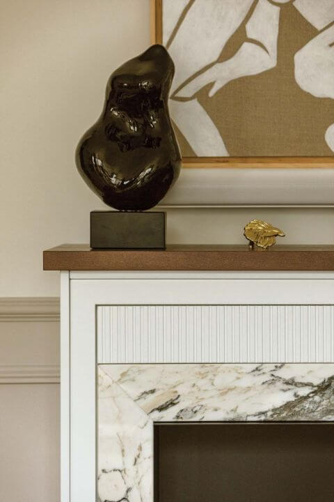 elegancki i przytulny salon z kominkiem