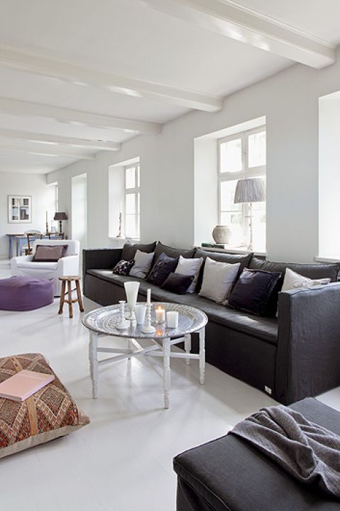 Marokański stolik - taca. Biały dom z orientalnymi dodatkami