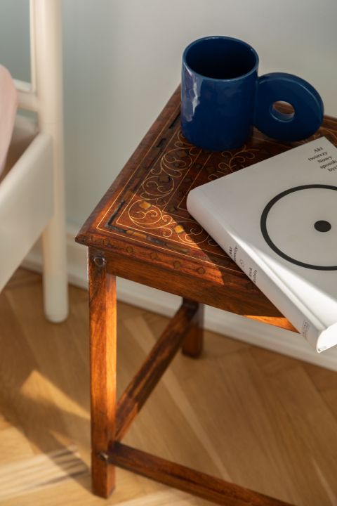 sypialnia w mieszkaniu w modernistycznej kamienicy