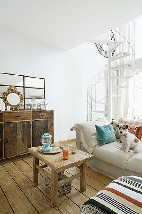 Mieszkanie jest w stylu trudnym do określenia. Ni to polska wieś, ni skandynawska, ni francuska.