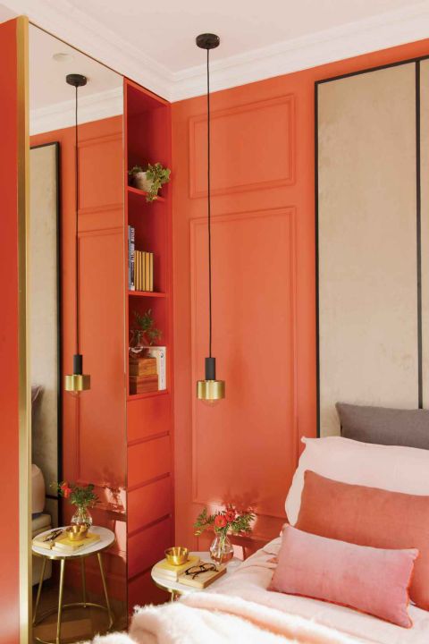 Koral ze złotem to duet wyrafinowany, a zarazem bardzo energetyczny.