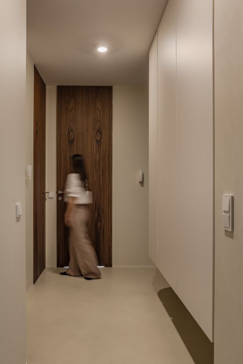 długi i wąski przedpokój