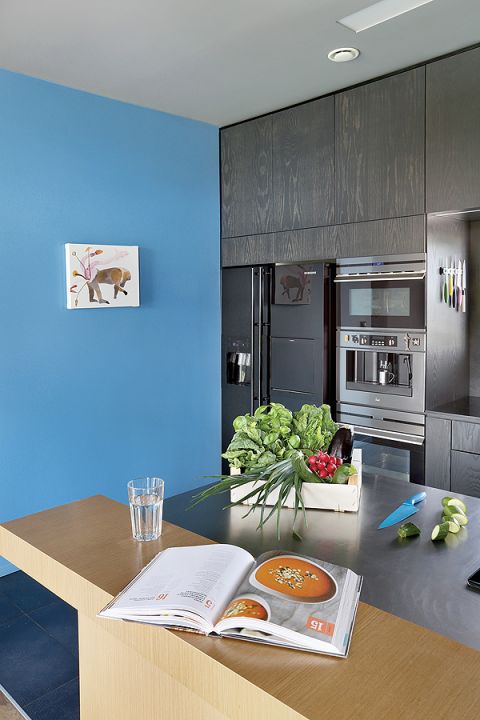 Nietypowa czarna kuchnia. Dom z widokiem na Tatry