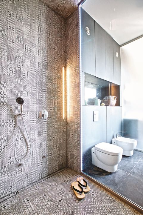 Beton i stal obok drewnianych rzeźb. Surowa prostota architektury modernizmu i tysiącletnia tradycja Azji. Wyjątkowe