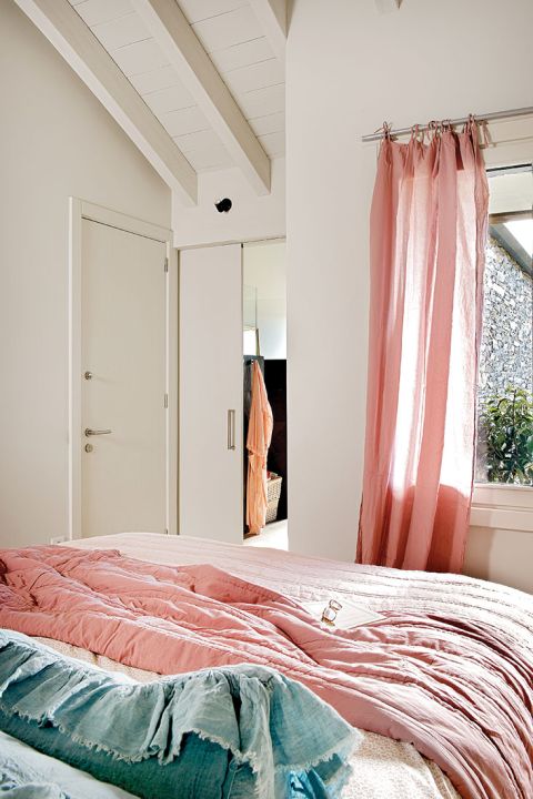 Patricia, właścicielka tego domu, może godzinami siedzieć w fotelu i gapić się w okno. Na zachody słońca, na cienie