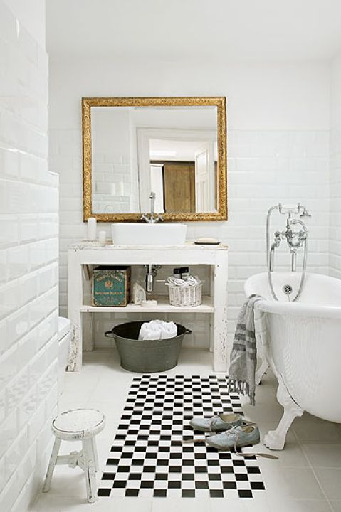 Recyklingowa moda, na punkcie której oszalał świat. Stare rzeczy podniesione są do rangi sztuki.