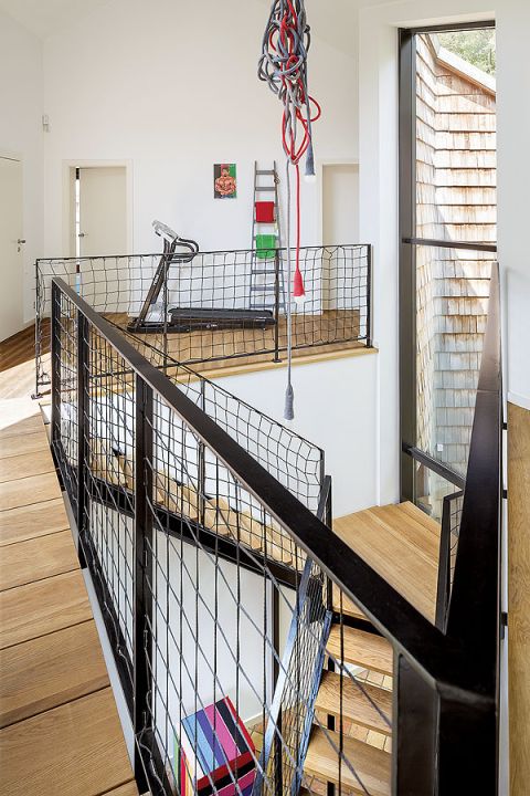 Scianka zabezpieczająca jak osiedlowa siatka.