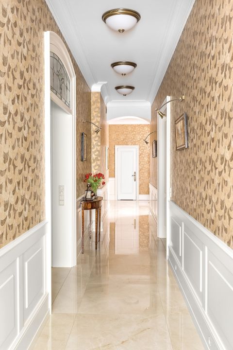 ściany w korytarzu