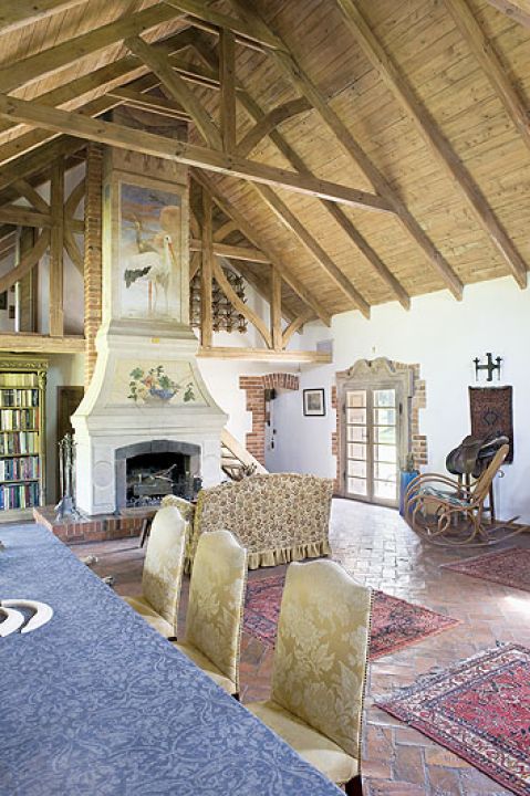 Spichlerz został zbudowany z nowych kamieni, tylko na podłogę trafiły stare cegły.