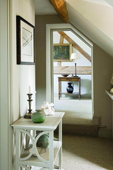 Stajnia może być przytulnym domem nie tylko dla koni. Projektant wnętrz z Londynu urządził się w swojej bardzo elegancko.