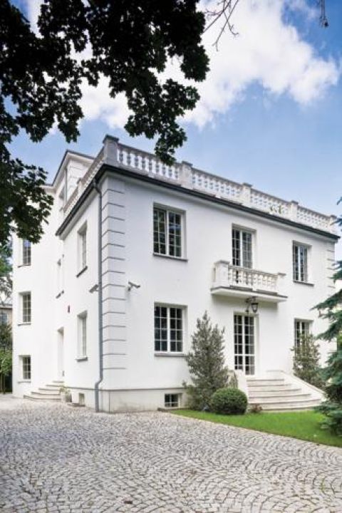 Stuletnia kamienica z ogrodem i oranżerią w jednej z najpiękniejszych dzielnic Warszawy.