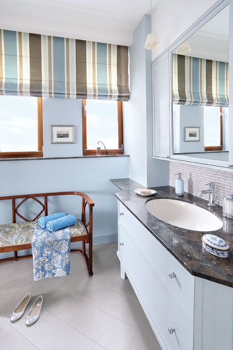 Takniny w oknach z Galerii Dobra 11 od Marzeny Mituniewicz.