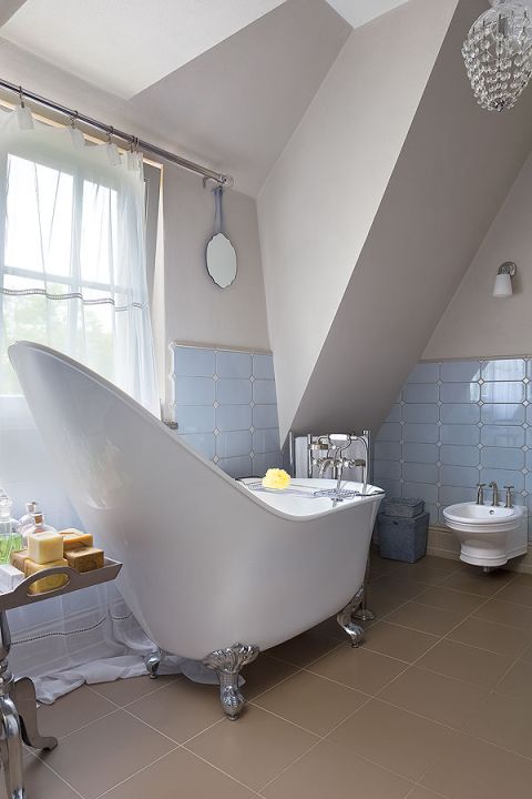 Wanna z wysokim zagłówkiem. Błękitny klucz do szczęścia