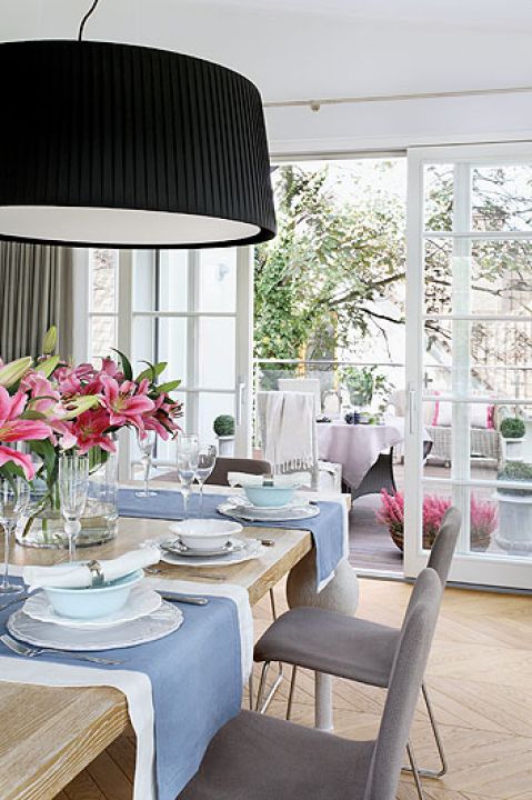 Wyjście na drewniany taras. Zabawa z kolorami