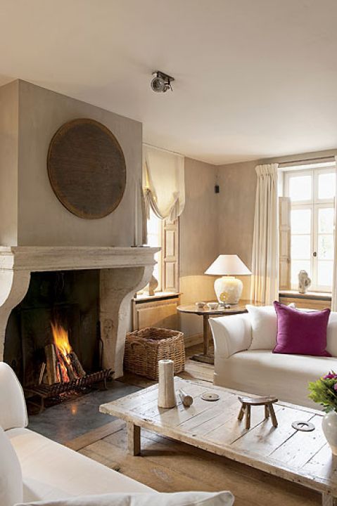 XIX-wieczny gzyms dopasowany do współcześnie zrobionego kominka.