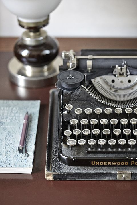 Zabytkowa maszyna do pisania. Na tarasie Hanny Samson