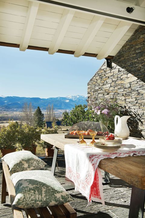 Widok na Pireneje. Można gapić się godzinami.