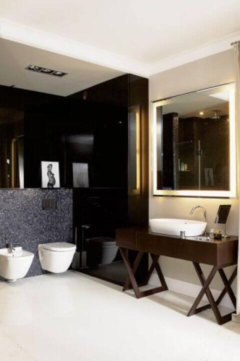 Fioletowa mozaika. Apartament kosmopolityczny