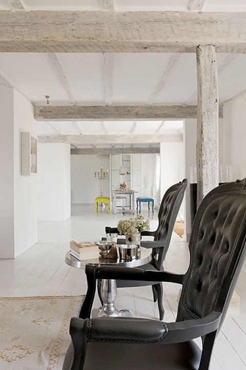 Meble i dodatki pochodzą ze sklepu Le pigeon dor dla którego projektuje Joris van Grinsven.