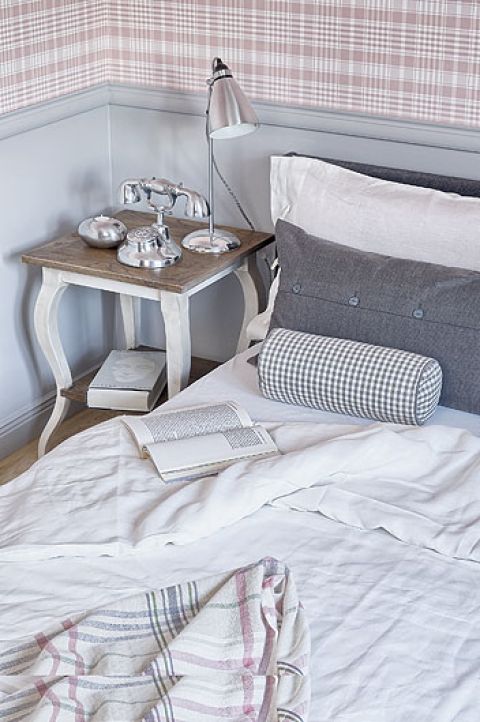 Pomysł na dom zrodził się podczas wakacji nad morzem. Jest spokojny, w kolorach piasku, z