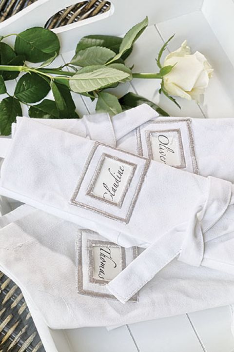 Pomysł na dom zrodził się podczas wakacji nad morzem. Jest spokojny, w kolorach piasku, z