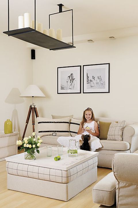 Salon zaprojektowała Bożena Kocój. Dom w stylu american beach