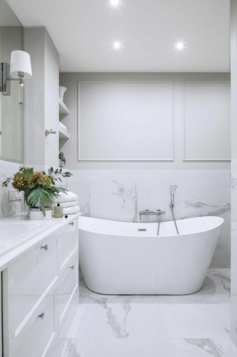 biała łazienka styl klasyczny z nowoczesnym