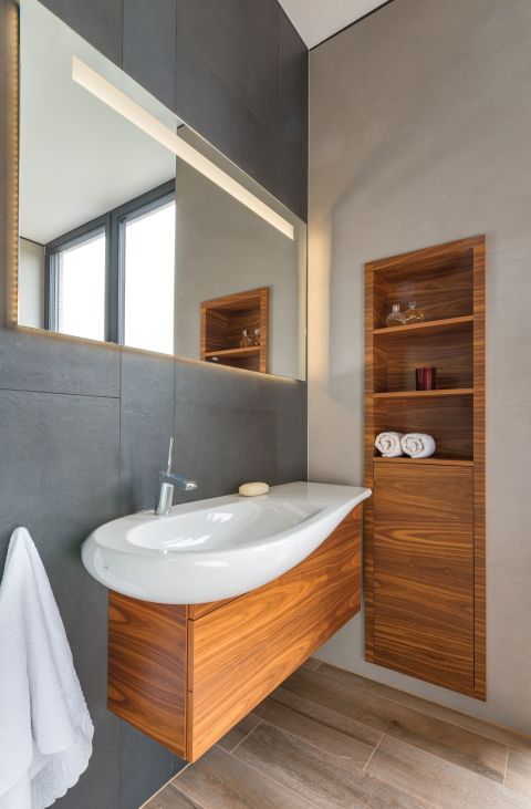 Ten imponujący, 700-metrowy dom powstał w starej, zabytkowej przepompowni. Gościom, którzy są u Maćka po