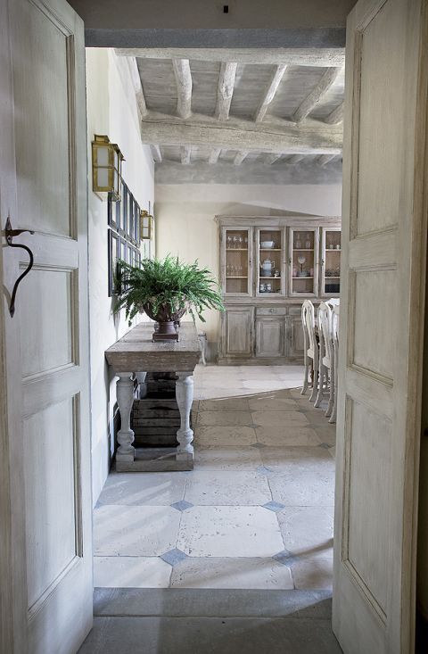 Co to znaczy country chic? Rustykalnie, ale elegancko. Tak włoski architekt urządził XIII-wieczny pałac. Spokojne