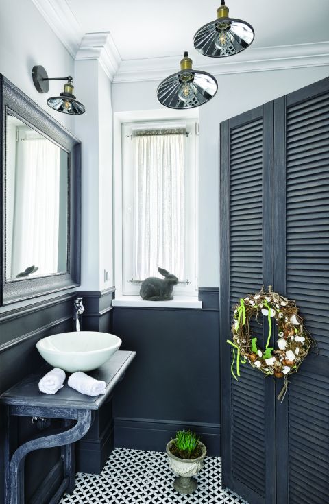 Piękne mieszkanie, a w nim pełno antyków. Połączenie starego z nowym daje wspaniałe rezultaty. Tak jak w przypadku tego