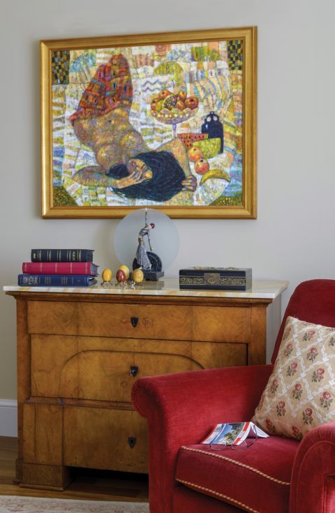 sypialnia z antykami aranżacja