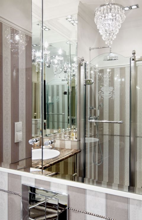 Łazienka Marii z prysznicem: grawerowana kabina i bateria to Devon Devon.