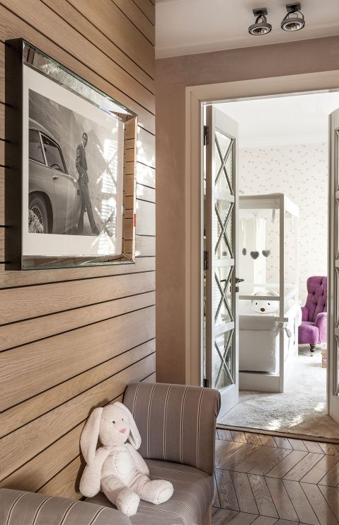 Ściana przypominająca shuttersy inspirowana hotelem Armaniego w Dubaju.