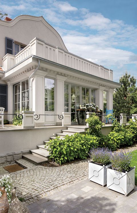 Francuska elegancja, mnóstwo duńskich i holenderskich dekoracji, do tego doskonałe polskie rzemiosło. A wszystko w