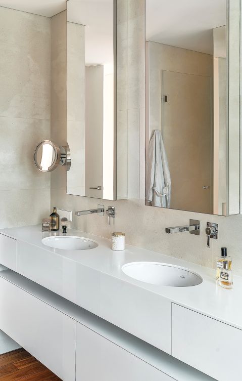 Praktycznie i przytulnie: podwarszawski dom w szarości, brązie i karmelu