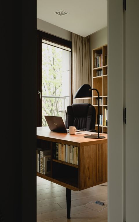 aranżacja gabinetu w mieszkaniu 130 m2