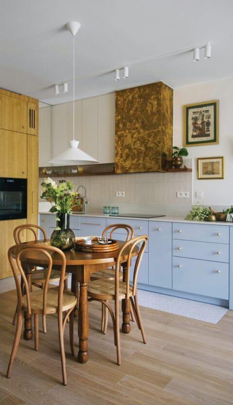 kuchnia narożna w mieszkaniu w bloku