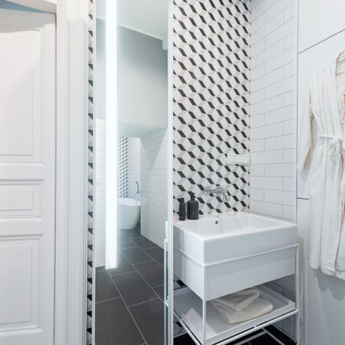 czarno białe płytki łazienkowe