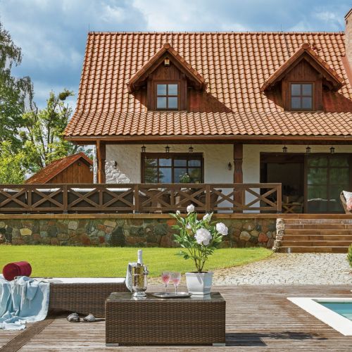 mazurskie siedlisko z widokiem na jezioro