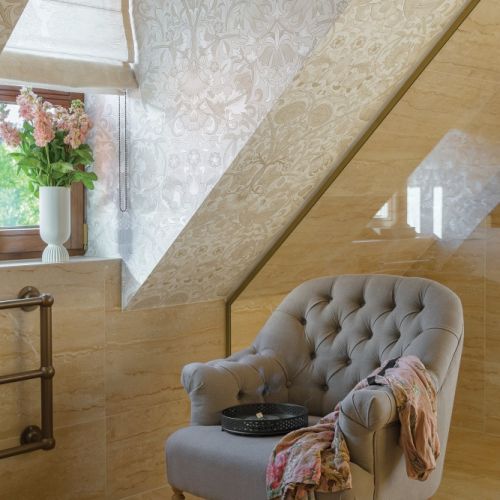 łazienka na poddaszu ze skosem