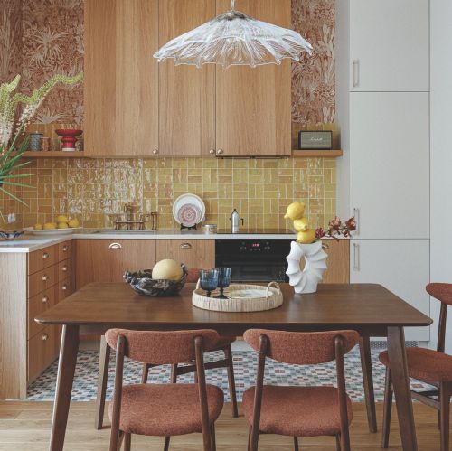 żółte i pomarańczowe akcenty w małym mieszkaniu