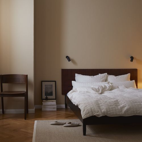 nastrojowe lampy przy łóżku