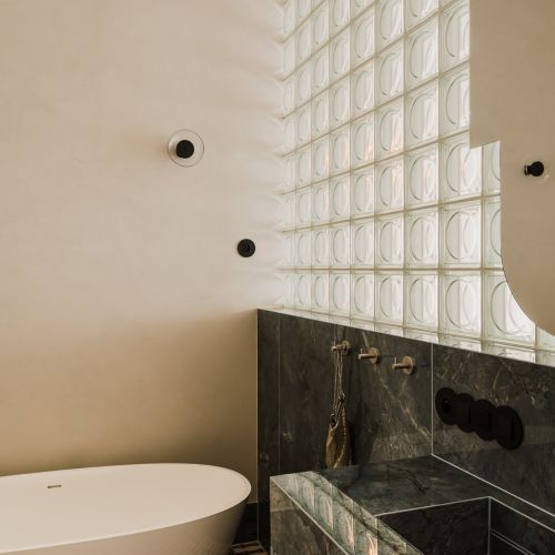 luksfery w nowoczesnej łazience