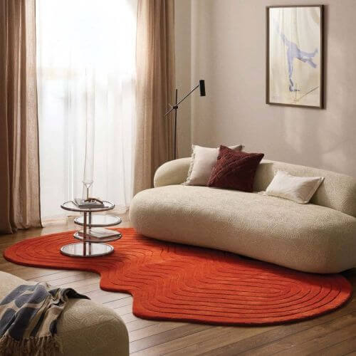 kaszmirowy salon z czerwonym dywanem