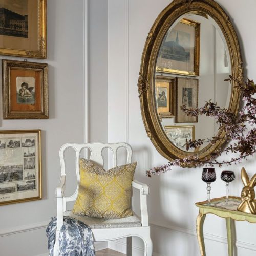 co powiesić na ścianie  w salonie