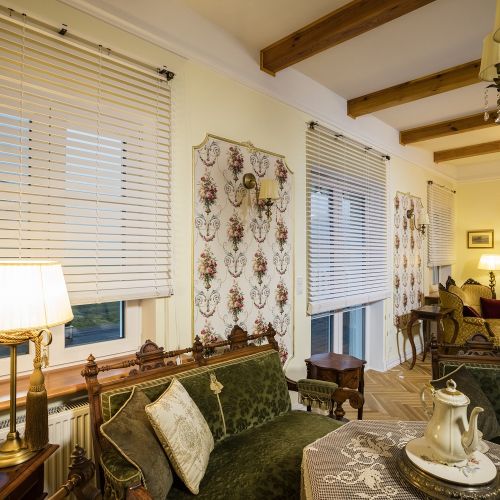 Żaluzje drewniane w stylu retro