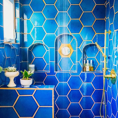 Jak urządzić wnętrze w stylu jungalow: 5 najważniejszych zasad