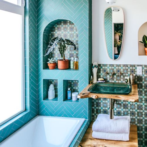 Jak urządzić wnętrze w stylu jungalow: 5 najważniejszych zasad