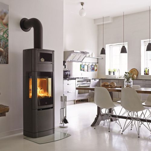 SCAN 65, duże szyby pozwalają na podziwianie ognia z trzech stron, JØTUL, jotul.pl