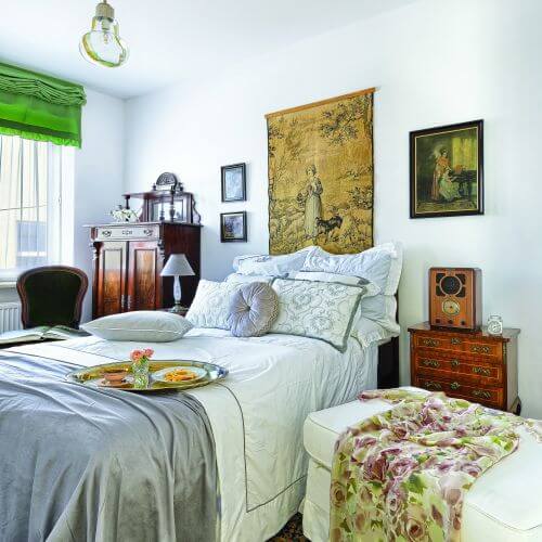 Piękne mieszkanie, a w nim pełno antyków. Połączenie starego z nowym daje wspaniałe rezultaty. Tak jak w przypadku tego